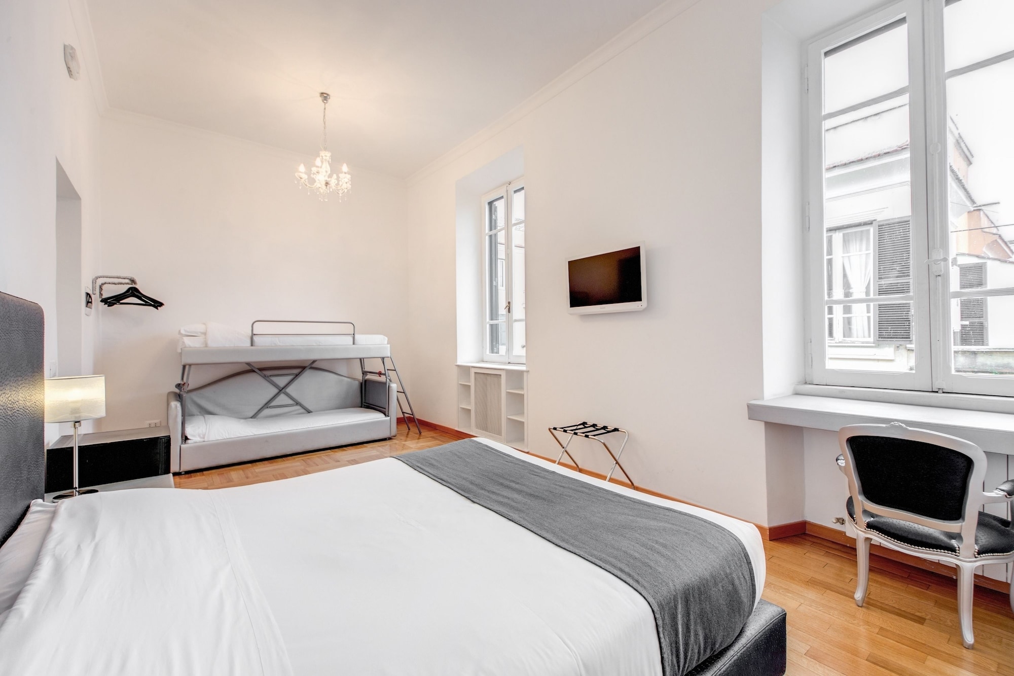 ROOM, QUADRUPLE
