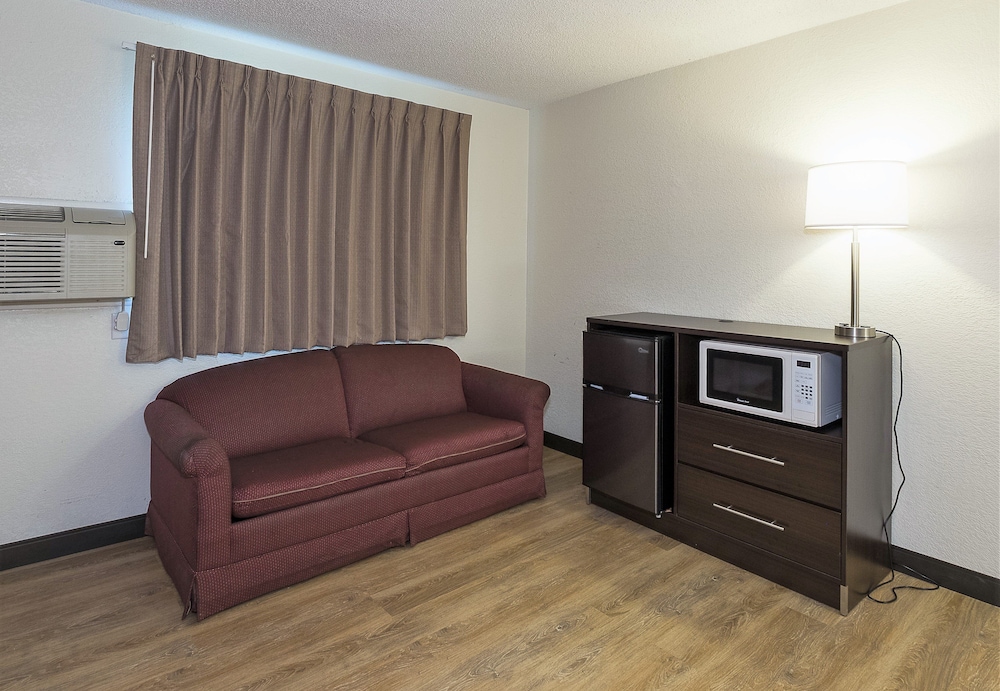 Red Roof Inn Lancaster Strasburg 16/21