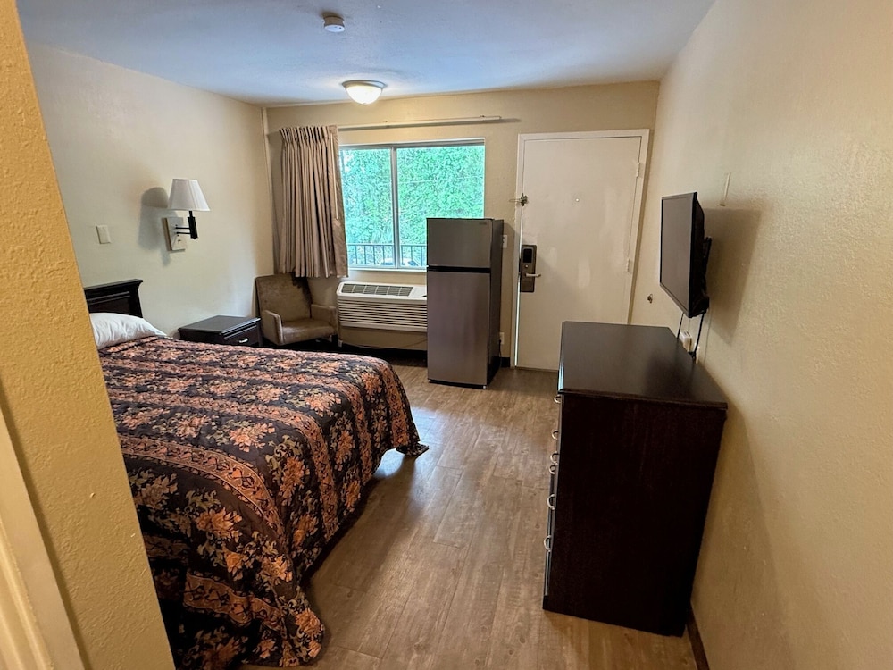 Capital O Hotel Richmond Hill/Savannah area I-95 17/48