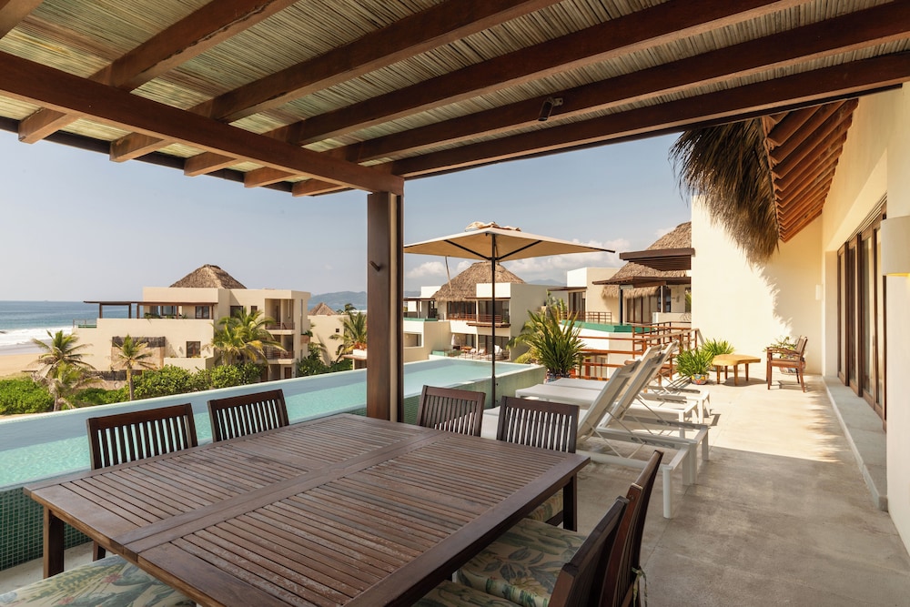 Marea Beachfront Villas 36/50