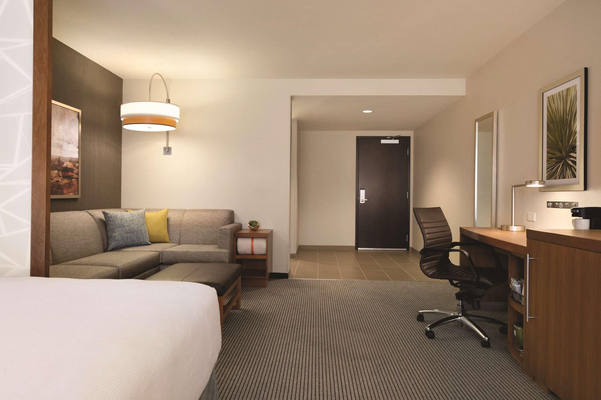Canyon, King Bed, Sofa, Spacious
