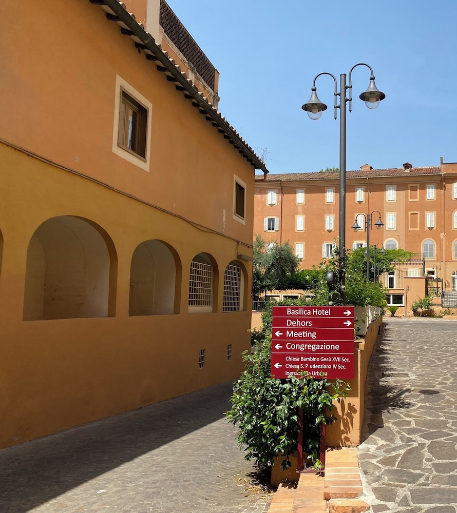Basilica Hotel 44/50