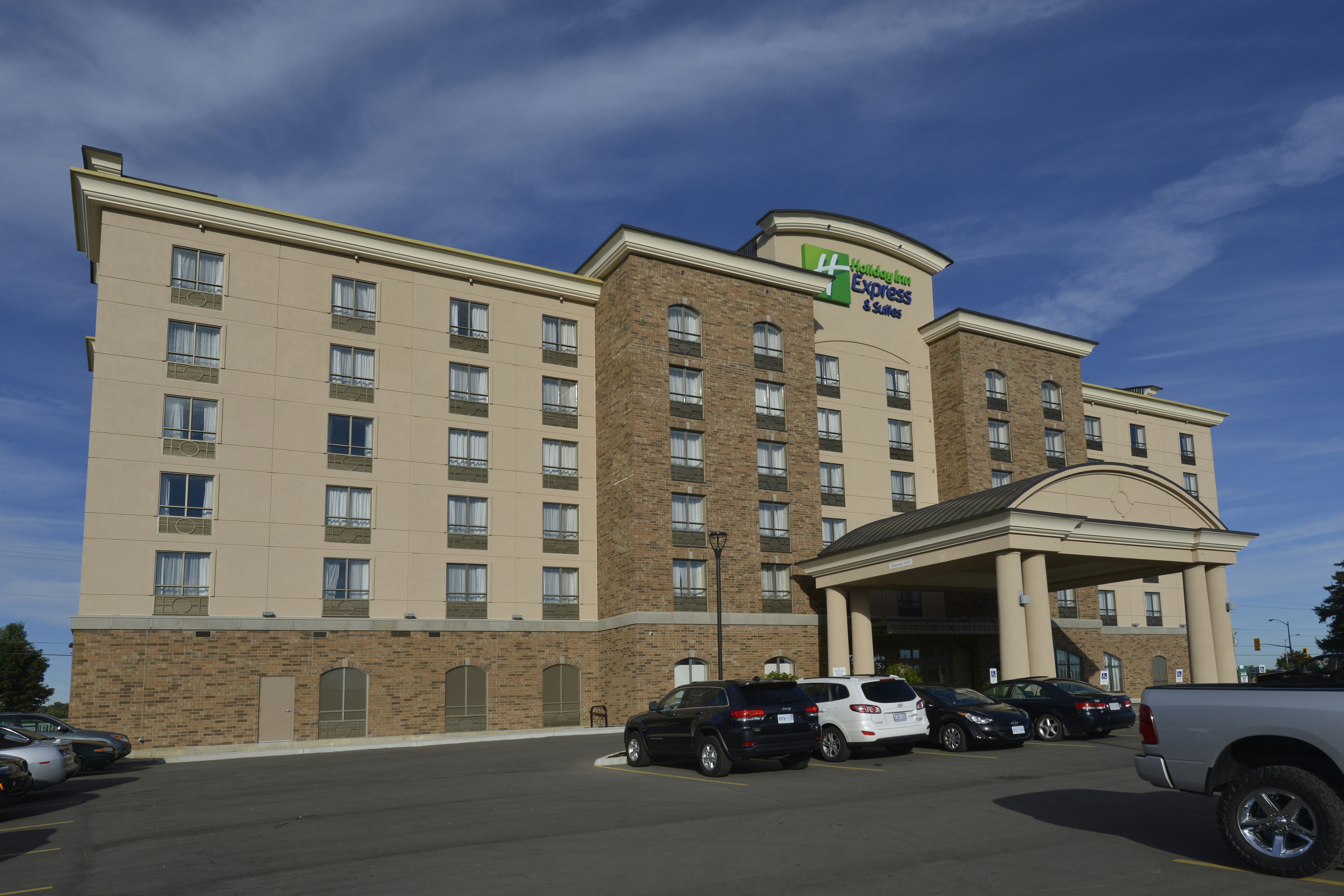 Holiday Inn Express Hotel Suites Waterloo St Jacobs 74/78
