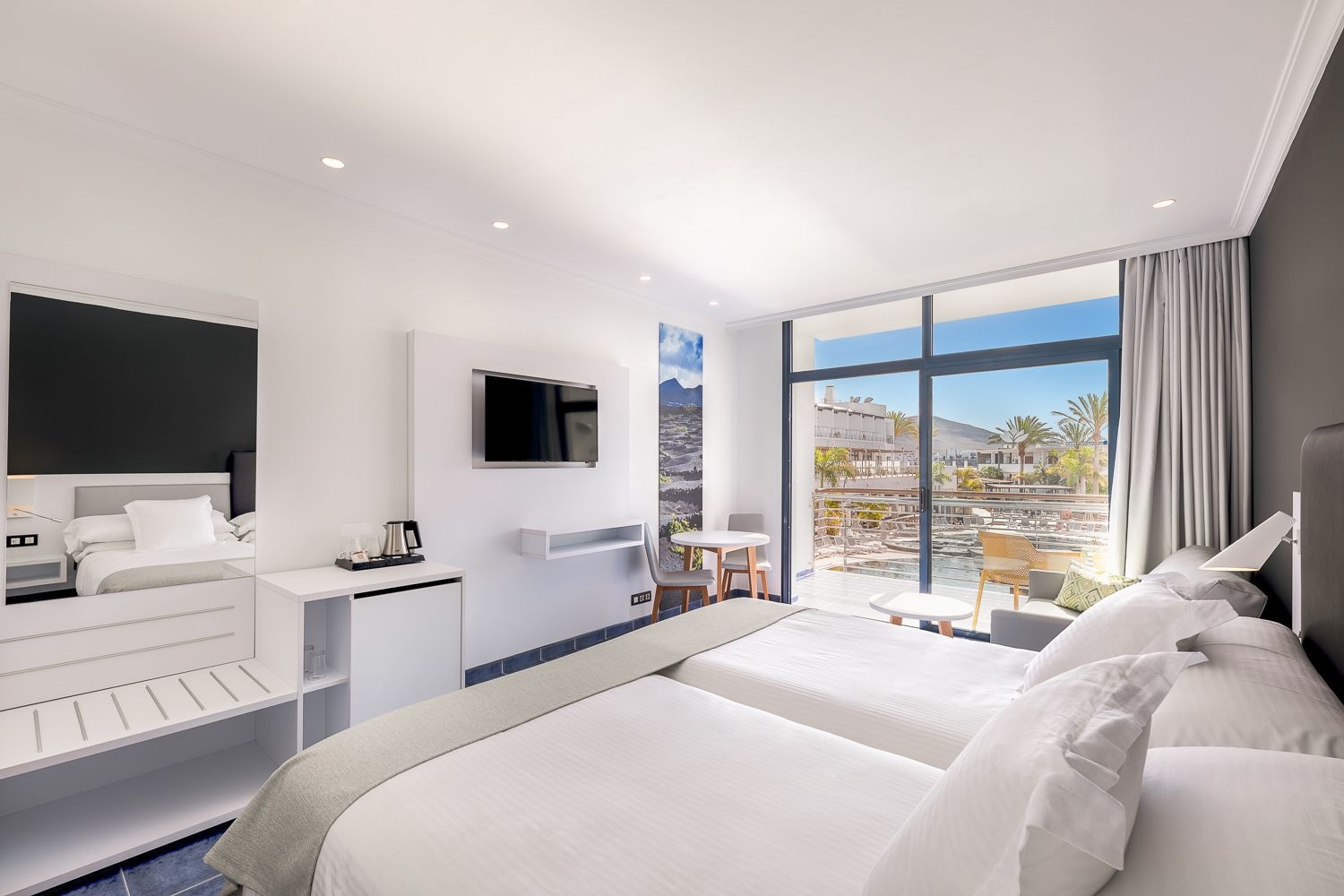 Room, Twin Beds, Pool View
