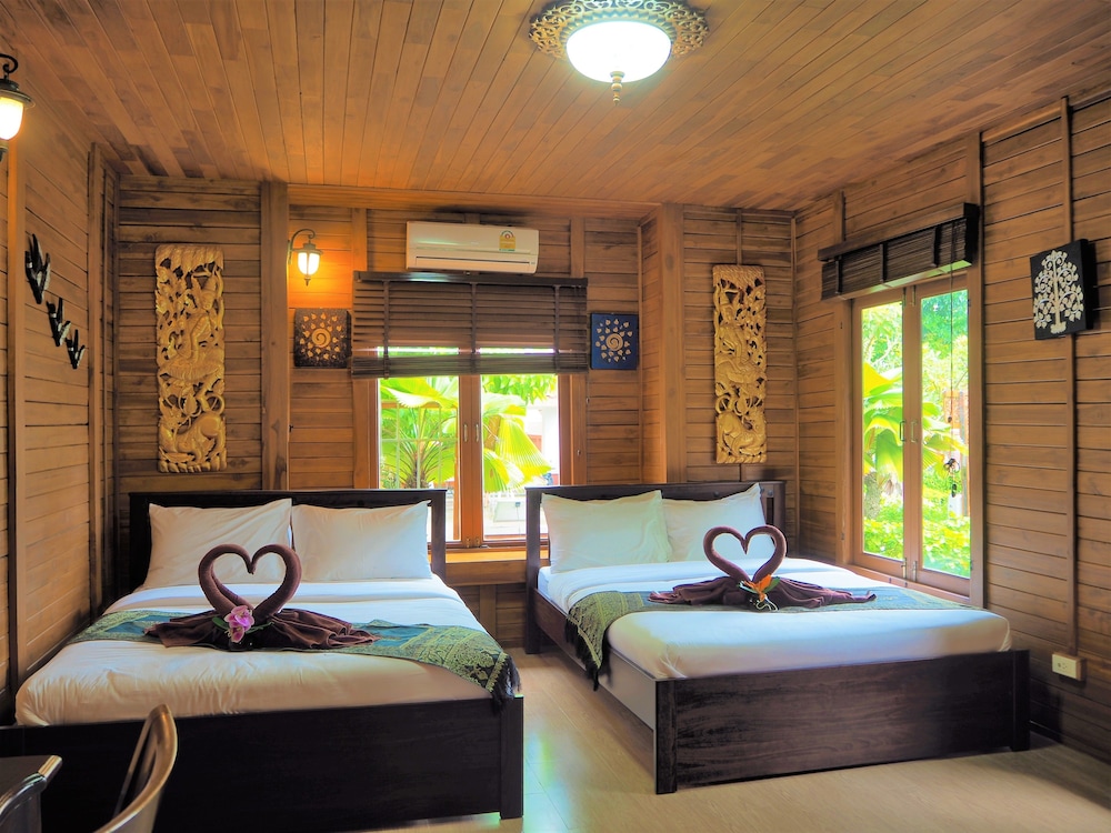 1 Bedroom, 2 Queen Beds, Pool Side
