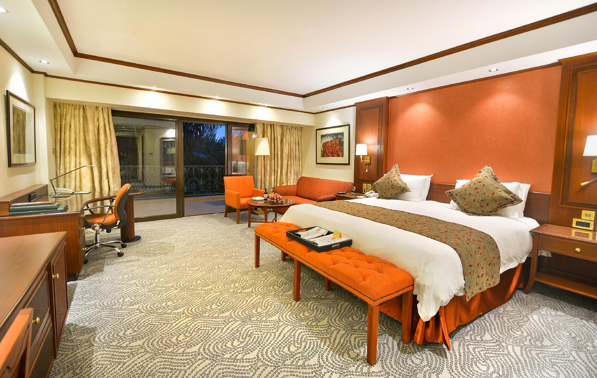Business Suite Room