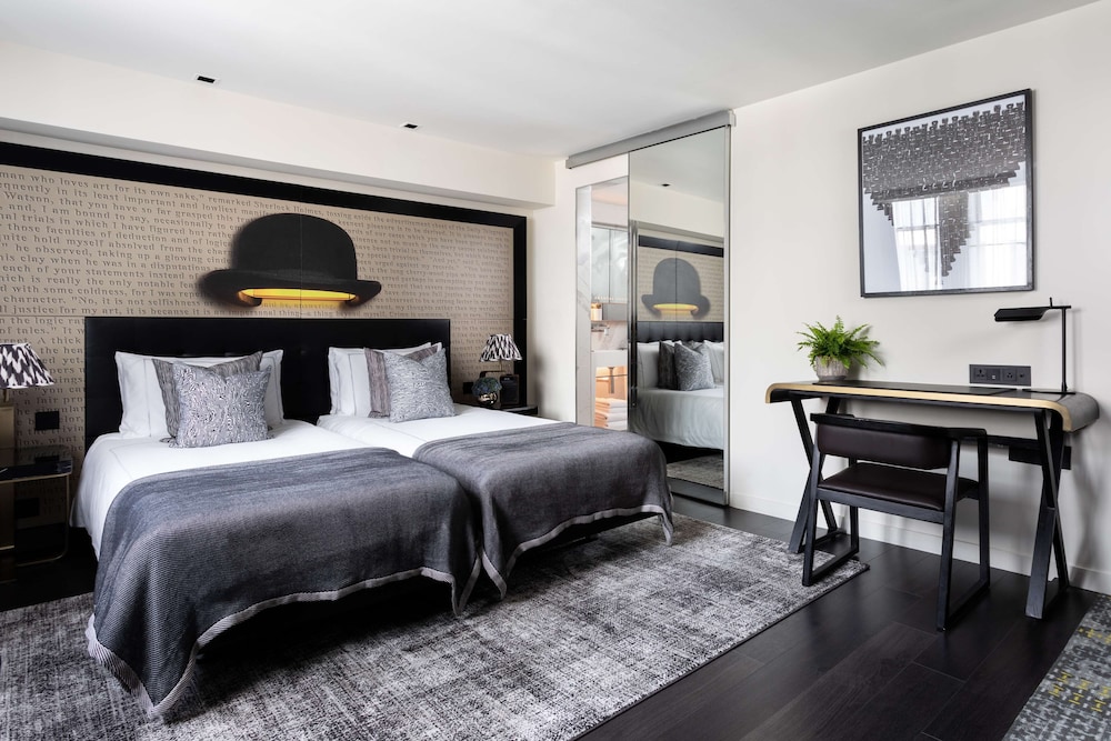 DELUXE, TWIN BEDS