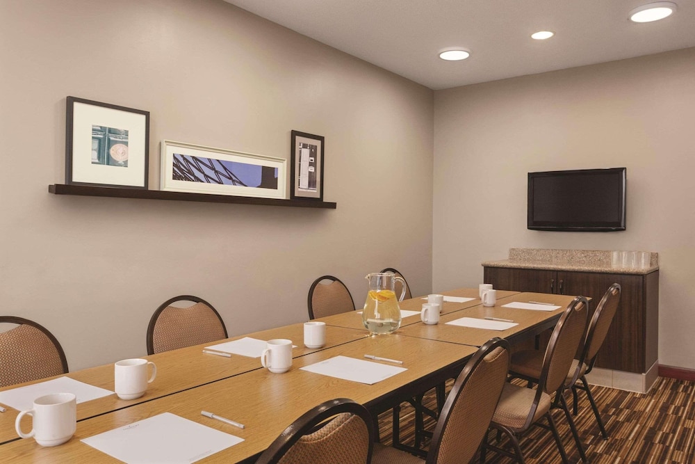 Country Inn Suites By Radisson Willmar Mn 31/39