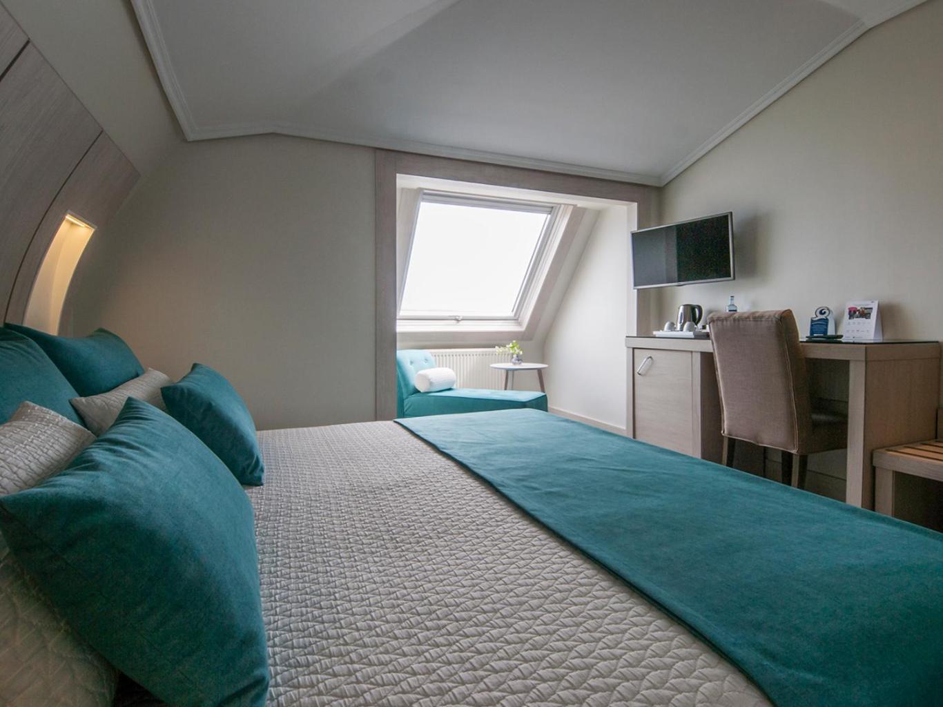Deluxe, Double Bed, Sea View, Attic