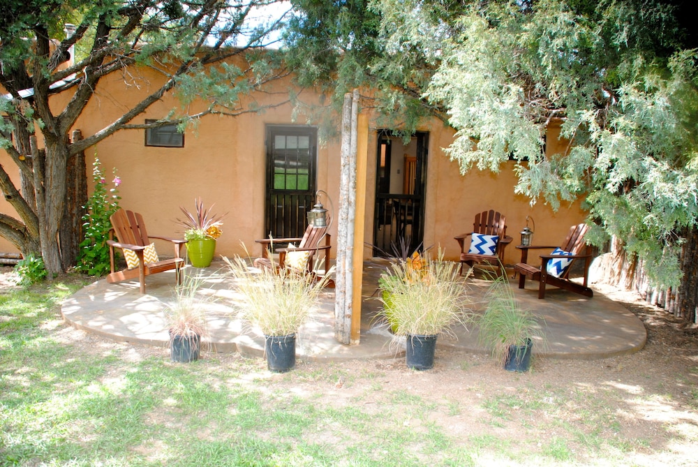 Old Taos Guesthouse Bed and Breakfast 1/69