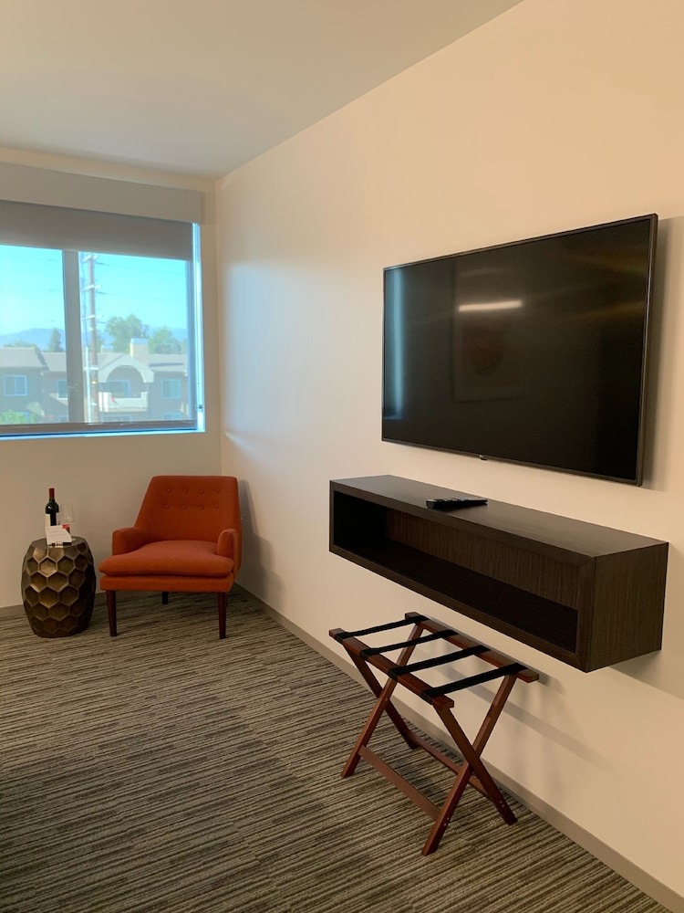 Hotel Mariposa Los Angeles 35/47