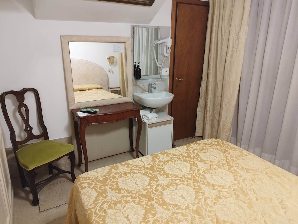 ECONOMY, DOUBLE BED, GROUND FLOOR