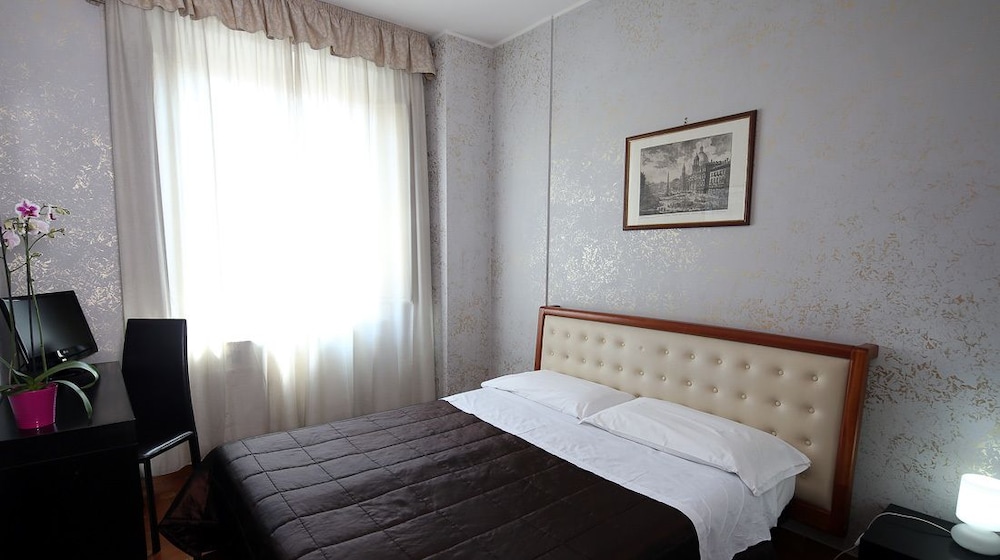Hotel Roma Room 15/50