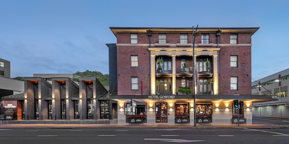 HOTEL GOSFORD 2/64