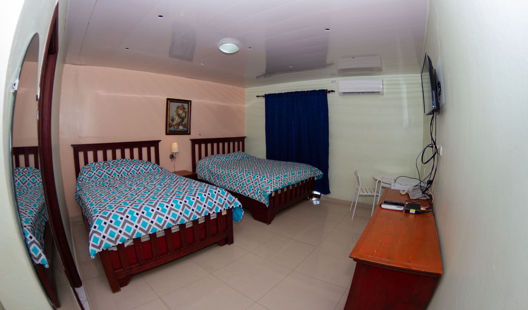 STANDARD, 2 DOUBLE BEDS