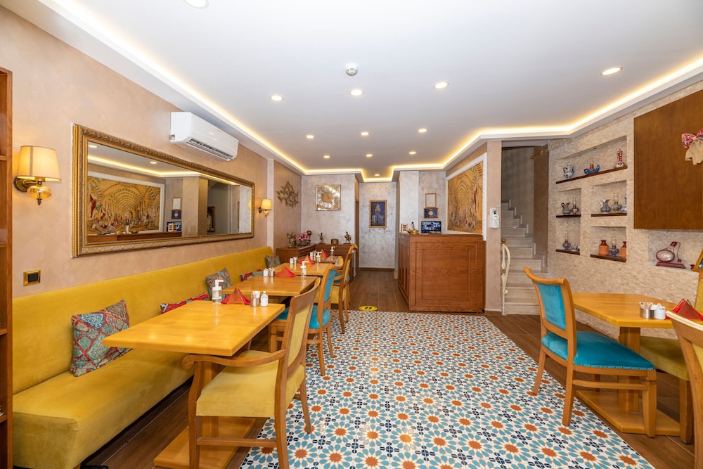 Royan Suites 25/50