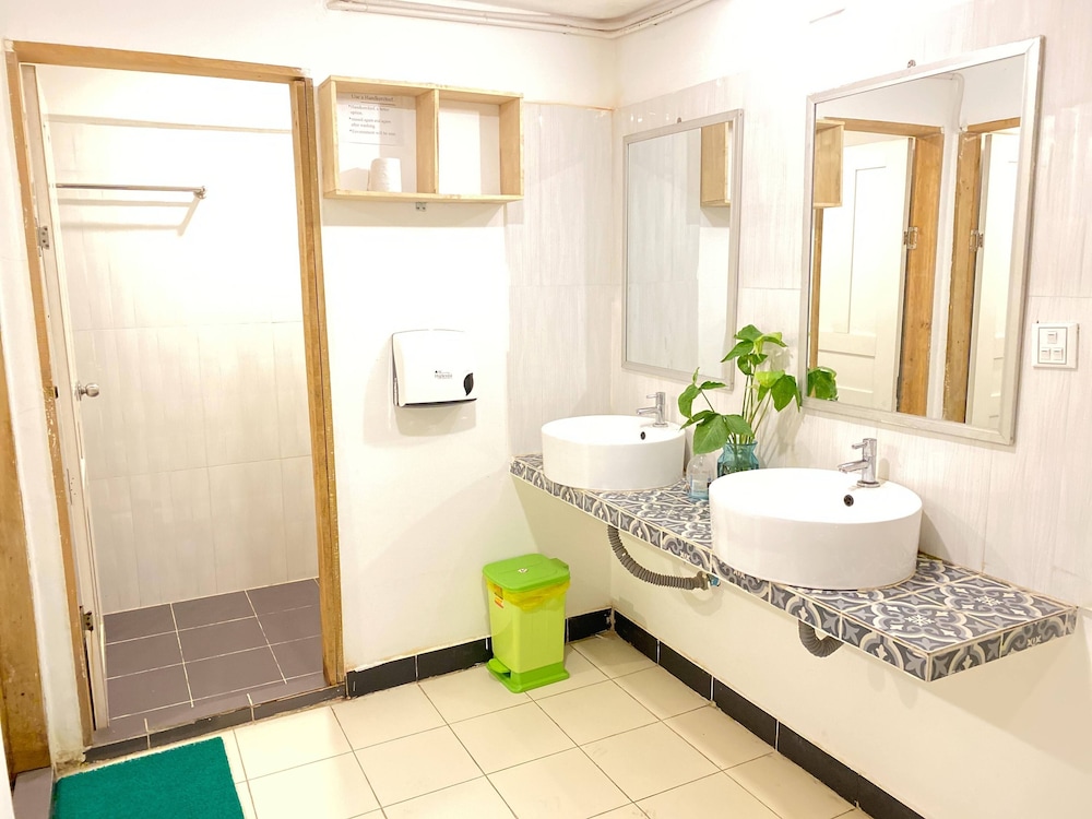 Grand Elevation Hotel 33/65