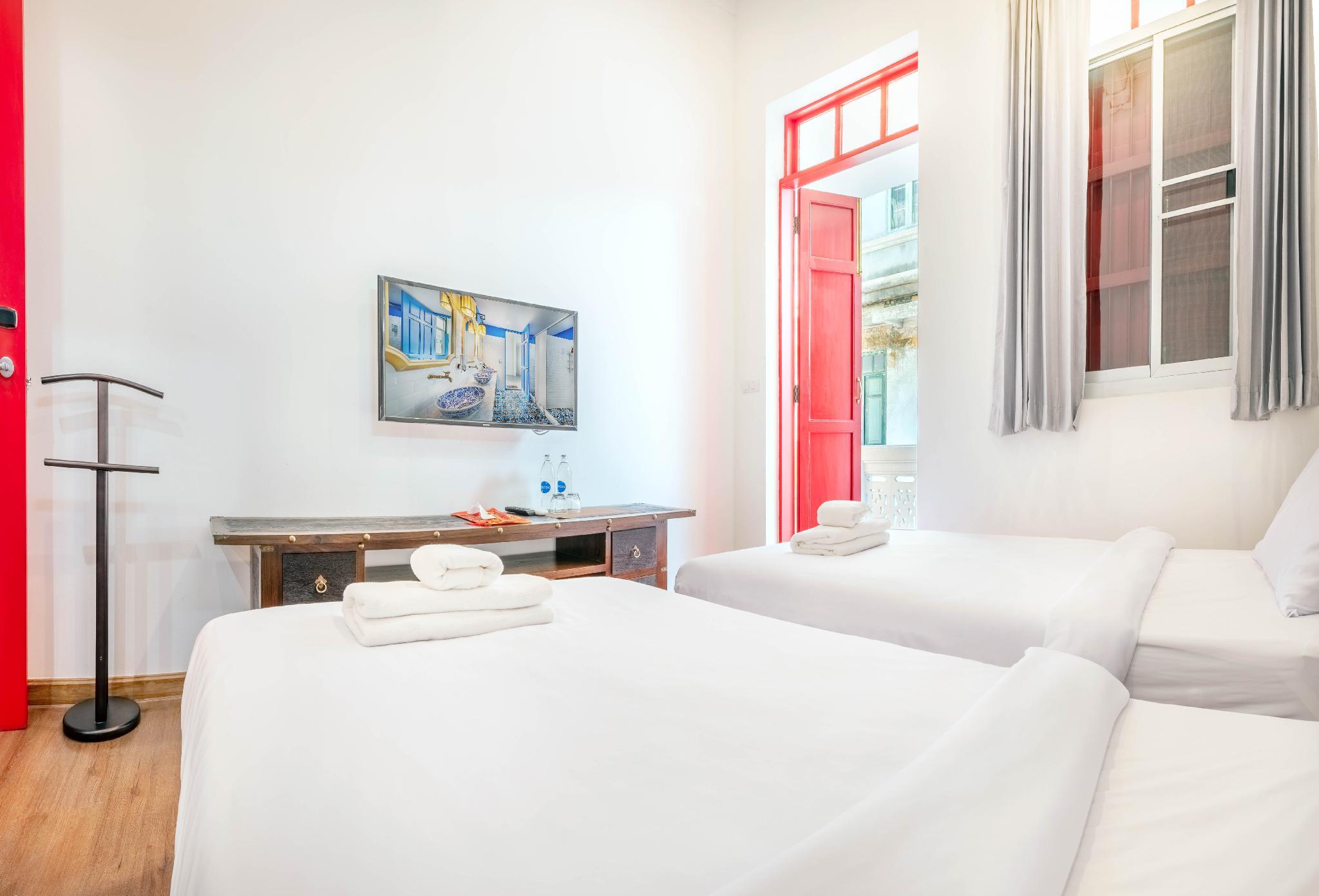 Deluxe, Twin Beds
