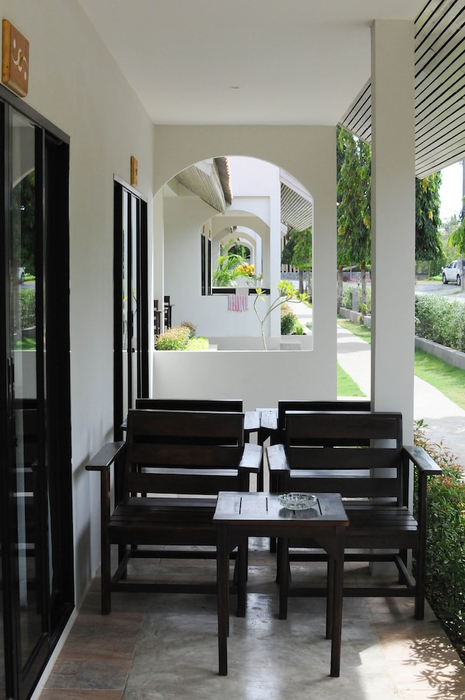 Naiharn Beach Resort 54/70