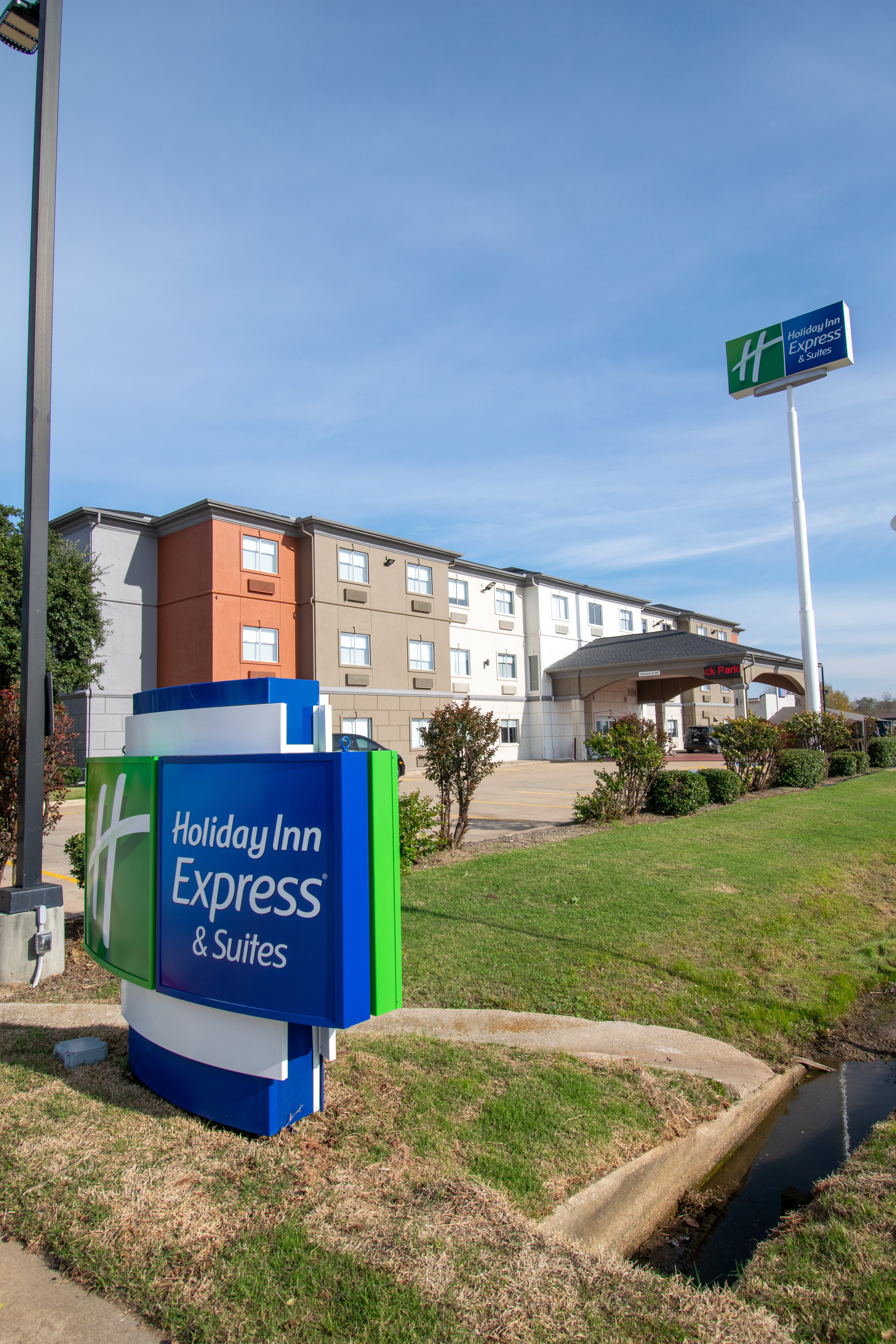 Holiday Inn Express & Suites Sulphur Springs by IHG 2/19