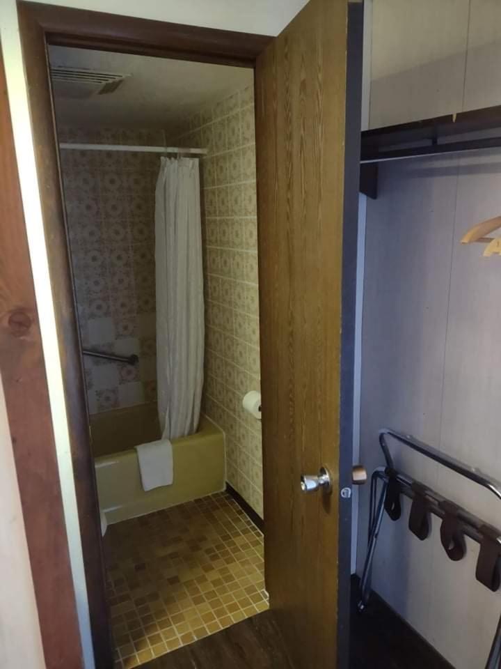 The Pines Motel 26/26