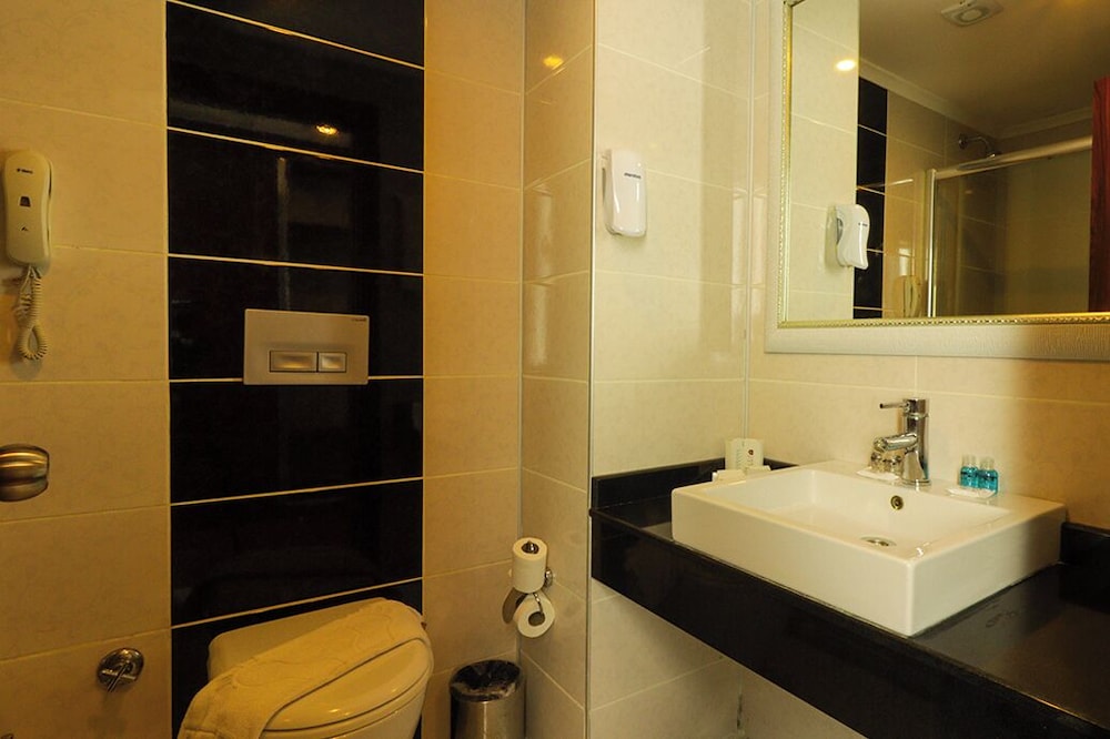 Throne Beach Resort and Spa 50/50