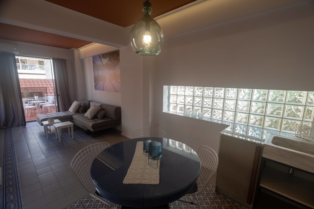 Athenian Yard Suites 30/50