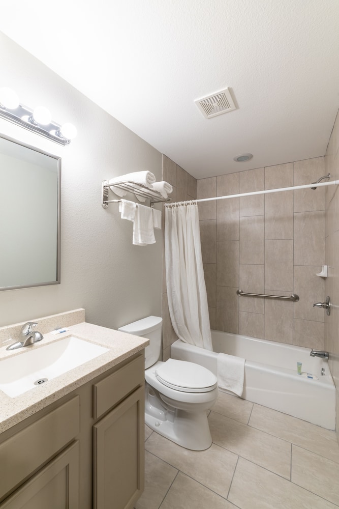 Budget Inn & Suites 13/56