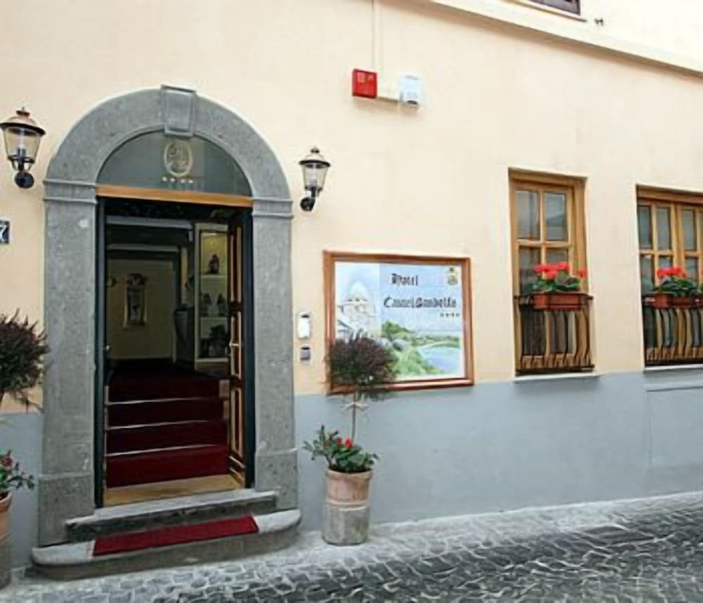 Castel Gandolfo 4/100