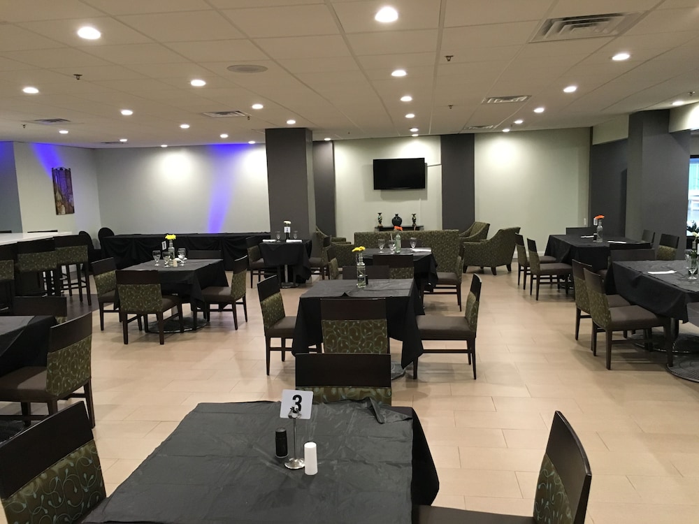 Ramada Plaza Charlotte Airport Hotel and Conference Center 27/30
