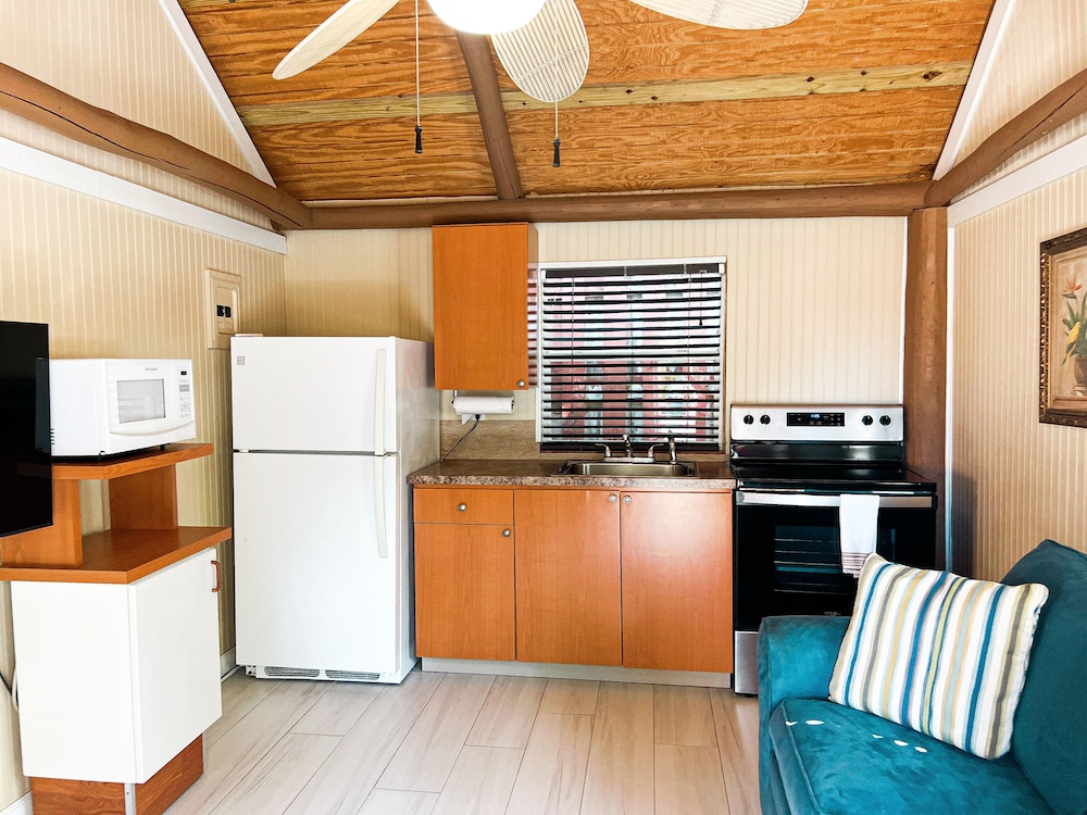 Sunset Cove Beach Resort 36/46
