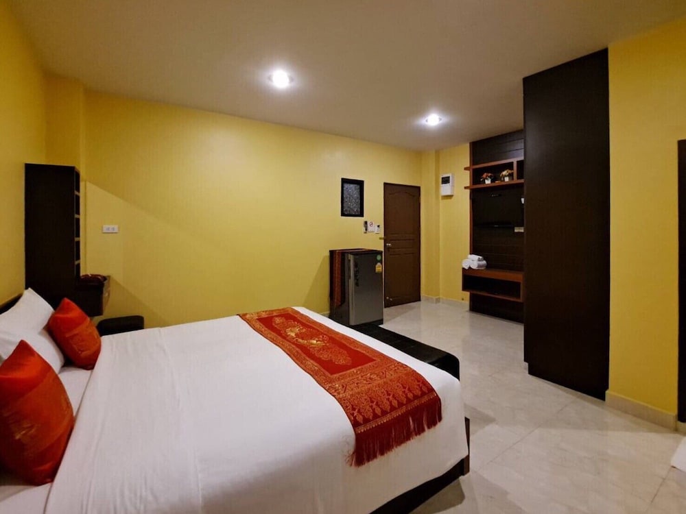 T Y Airport Inn 38/53
