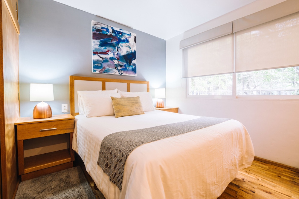 PREMIUM, APARTMENT, QUEEN BED, CITY VIEW, PRIVATE BATHROOM, SOFA