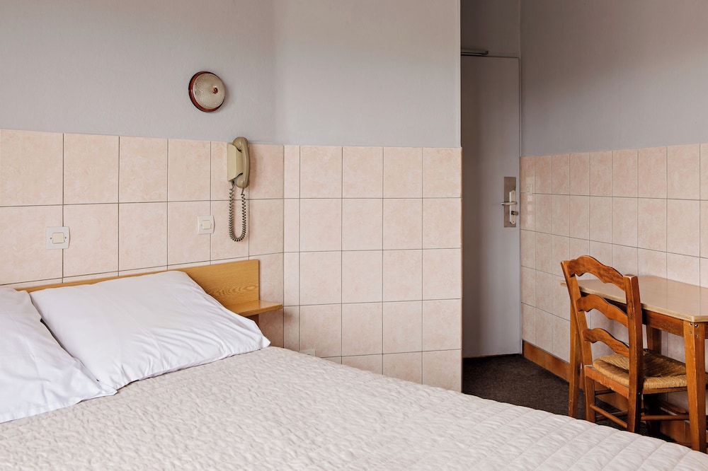 Hotel de la Comete 57/100