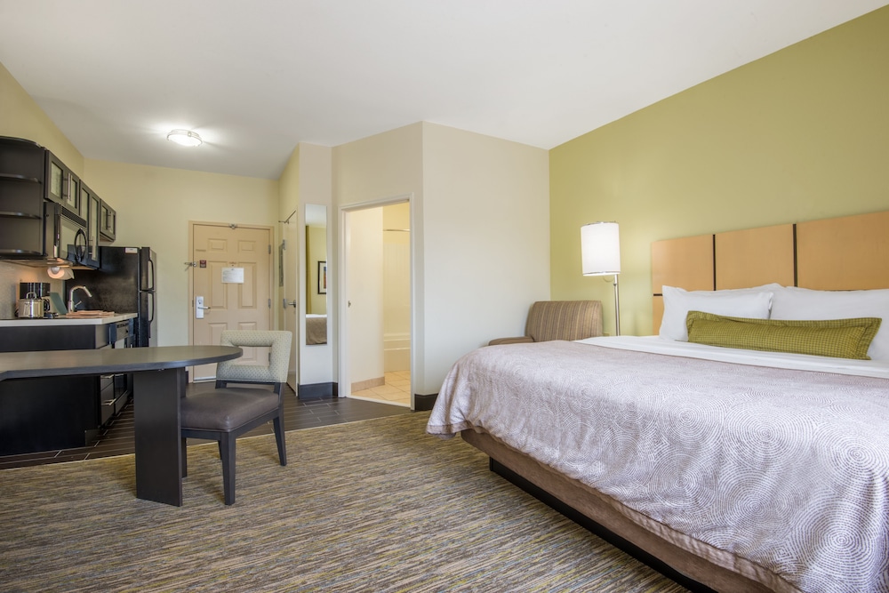 Candlewood Suites Jefferson City 21/52