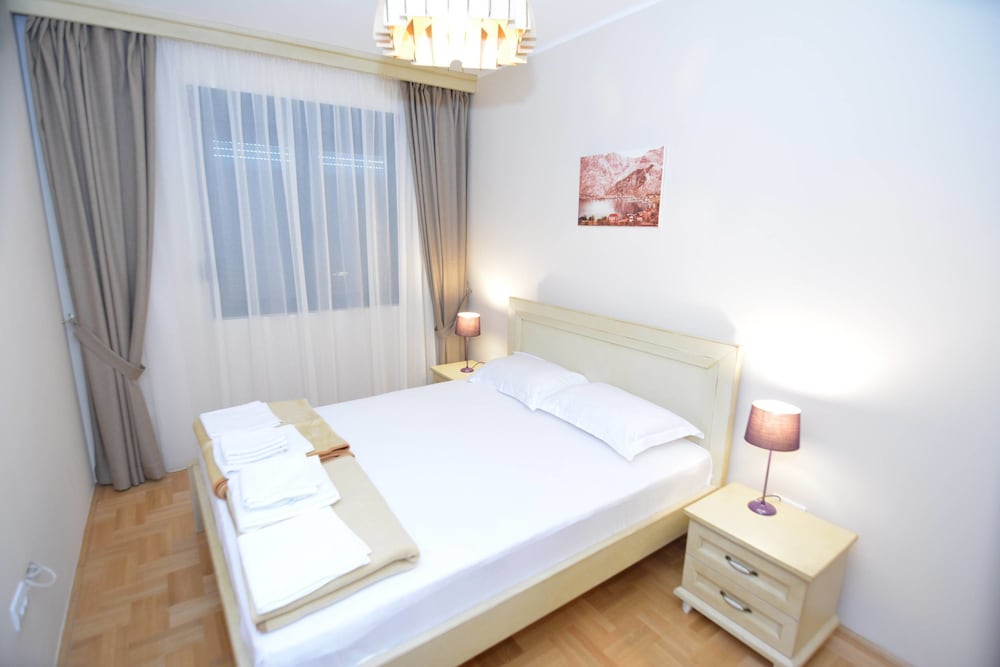 Apartments Dobrotski Dvori 17/64