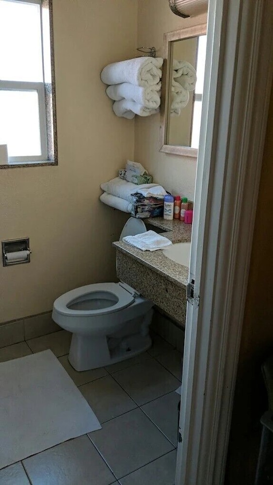 غرفة بسريرين كوين، Om Park Inn and Suites El Cajon near San Diego 8/10