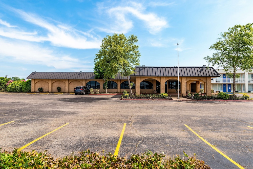 Motel6 Natchitoches, LA 50/55