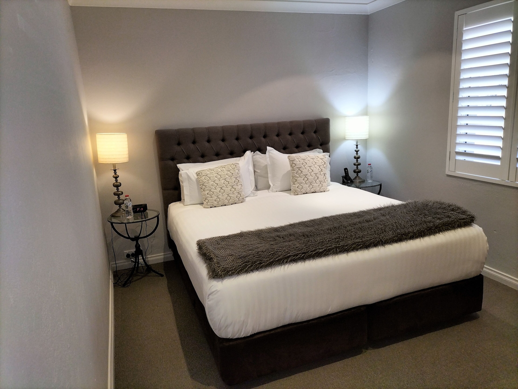 1 Bedroom, Private, Study, Suite, King Bed