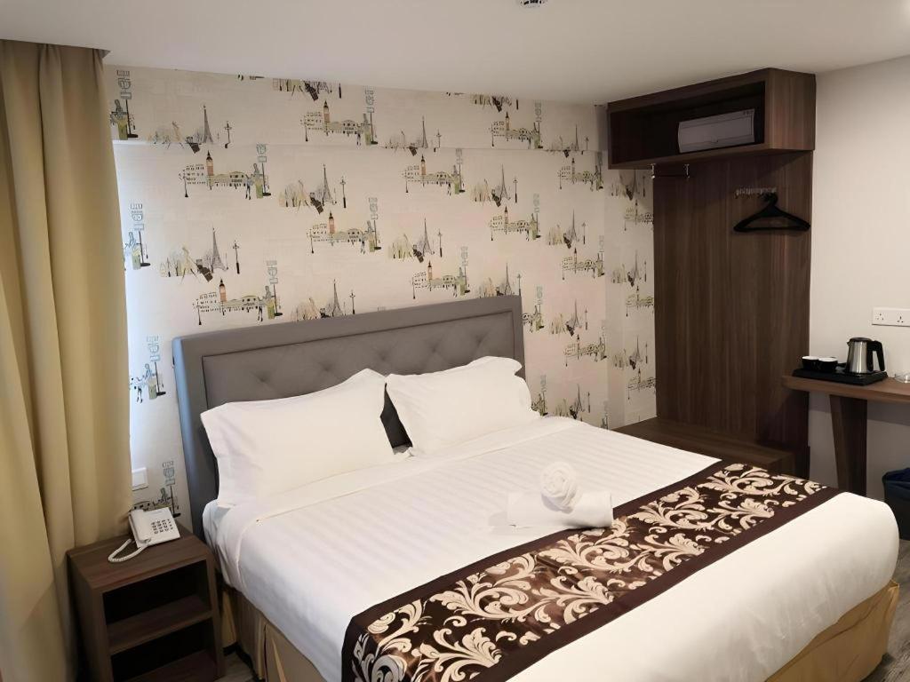 Lolex Hotel 24/39