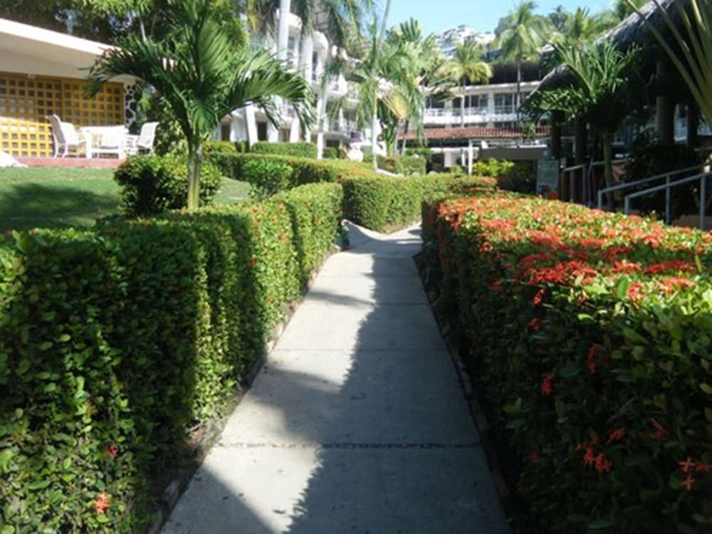 El Tropicano 23/28