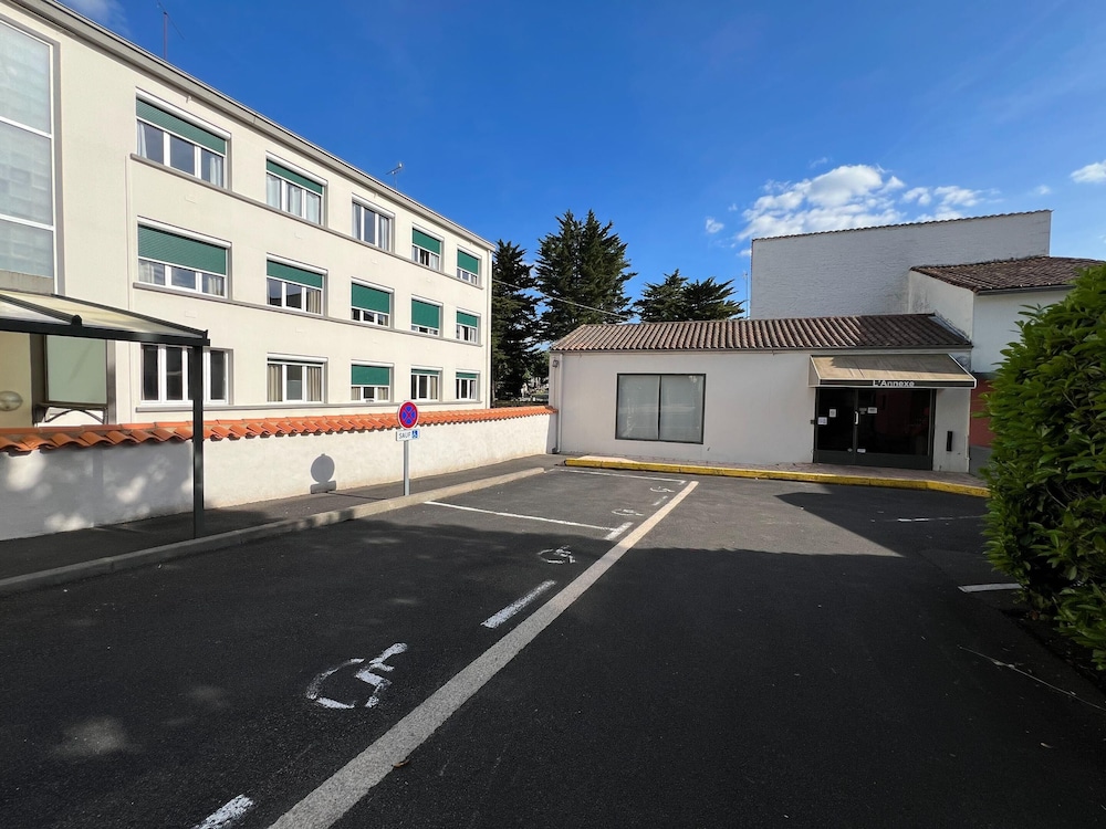 P Tit Dej Hotel Niort 48/58