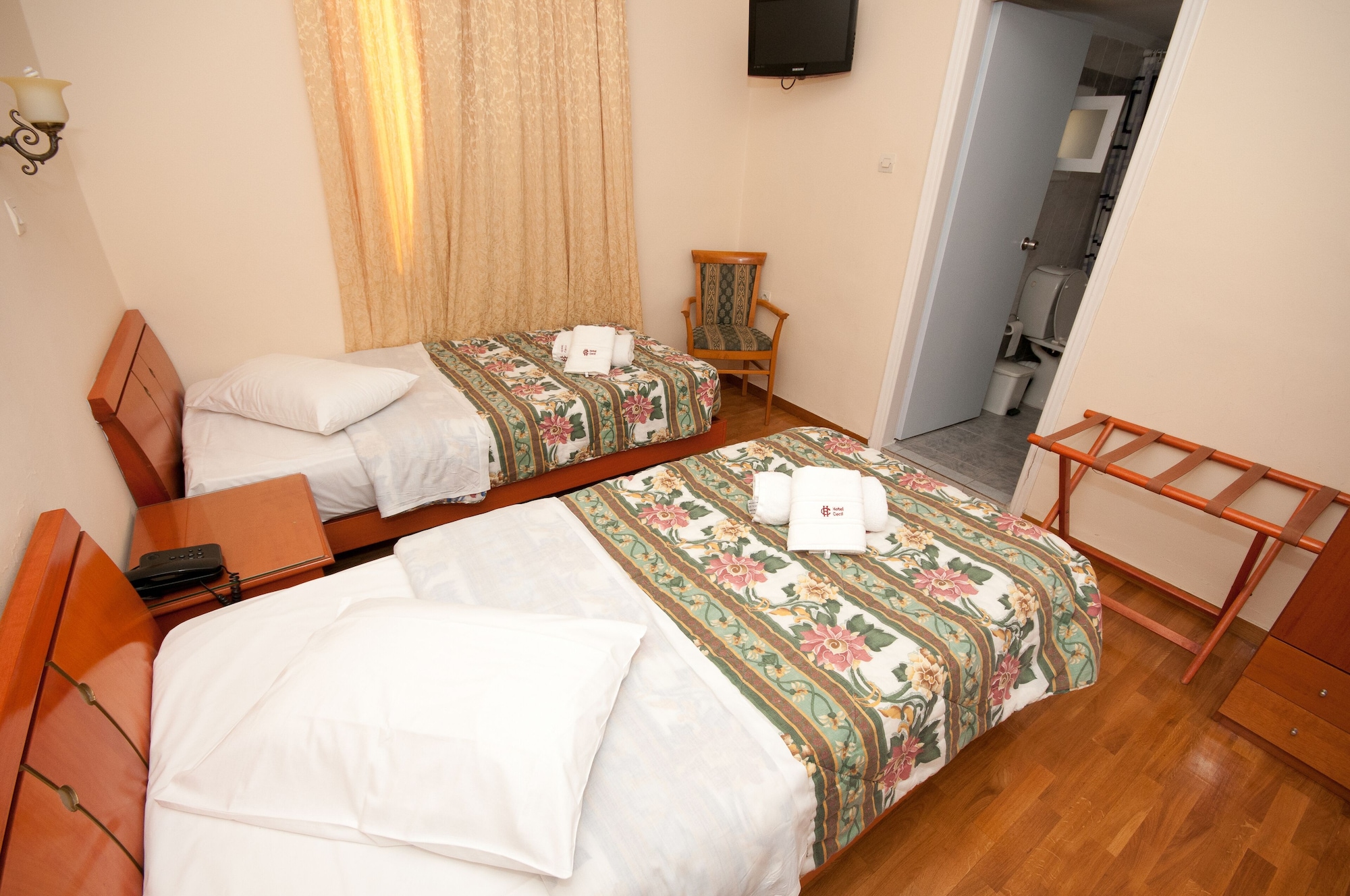 ROOM, TWIN BEDS