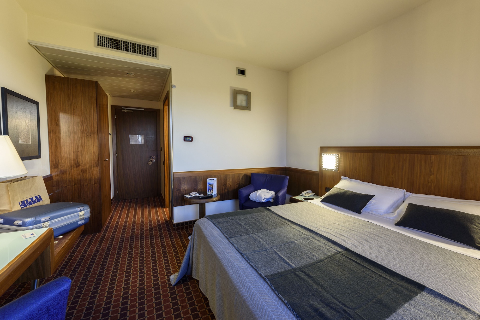 غرفة ديلوكس ثلاثية بسرير كوين وسرير فردي، First Hotel Malpensa 4/7