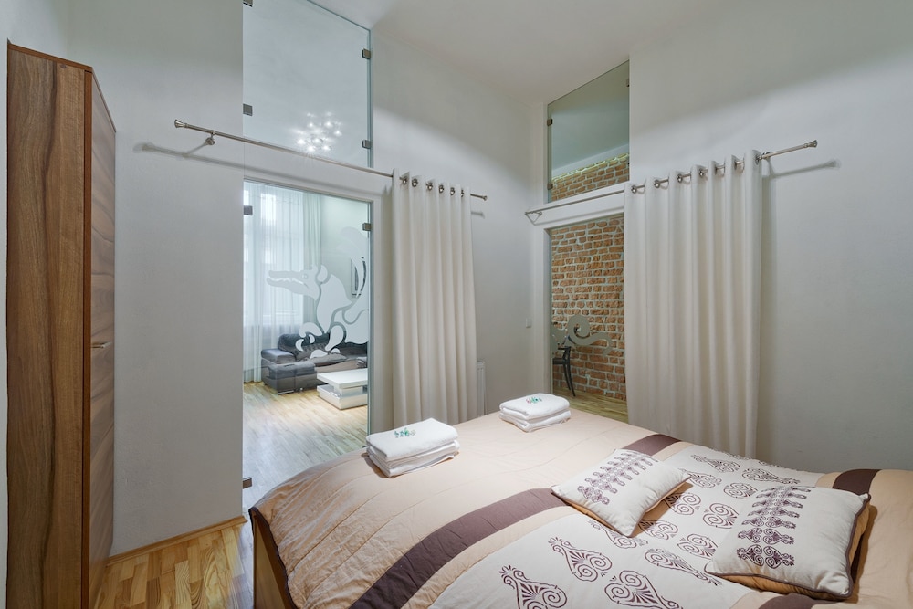 2 BEDROOMS, APARTMENT