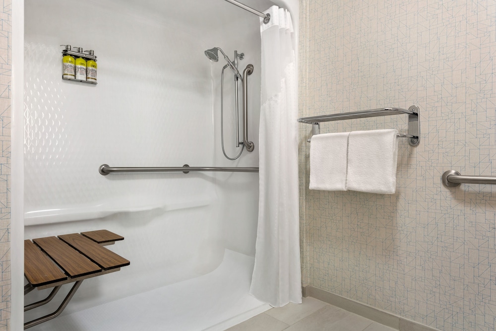 Holiday Inn Express Suites Philadelphia Mt Laurel 20/54