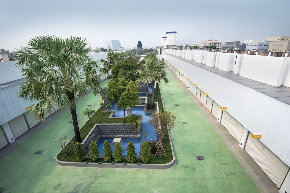 M Garden Business Hotel 34/36
