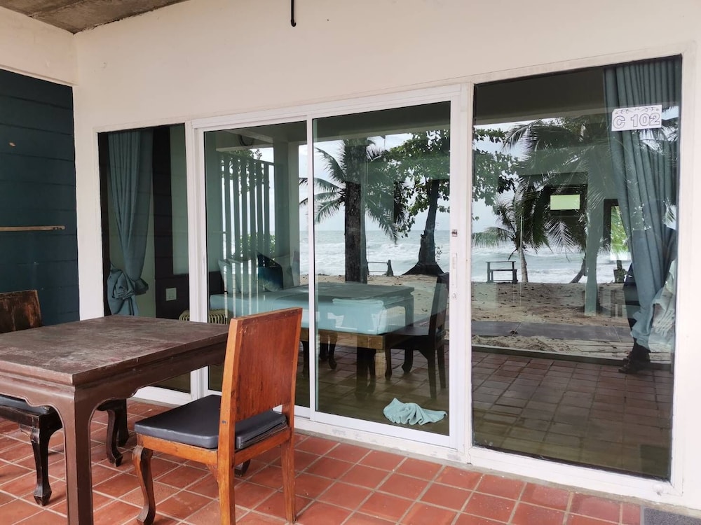 Siam Beach Resort 58/71