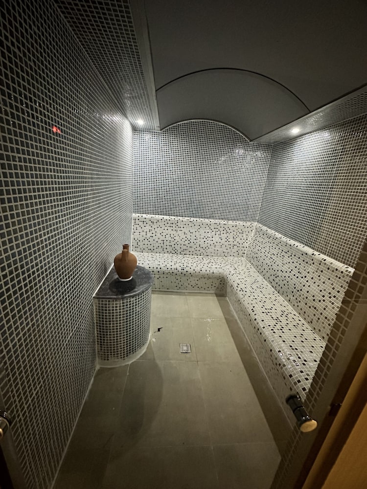 Side Golden Rock Hotel 16 plus Adults Only 21/36