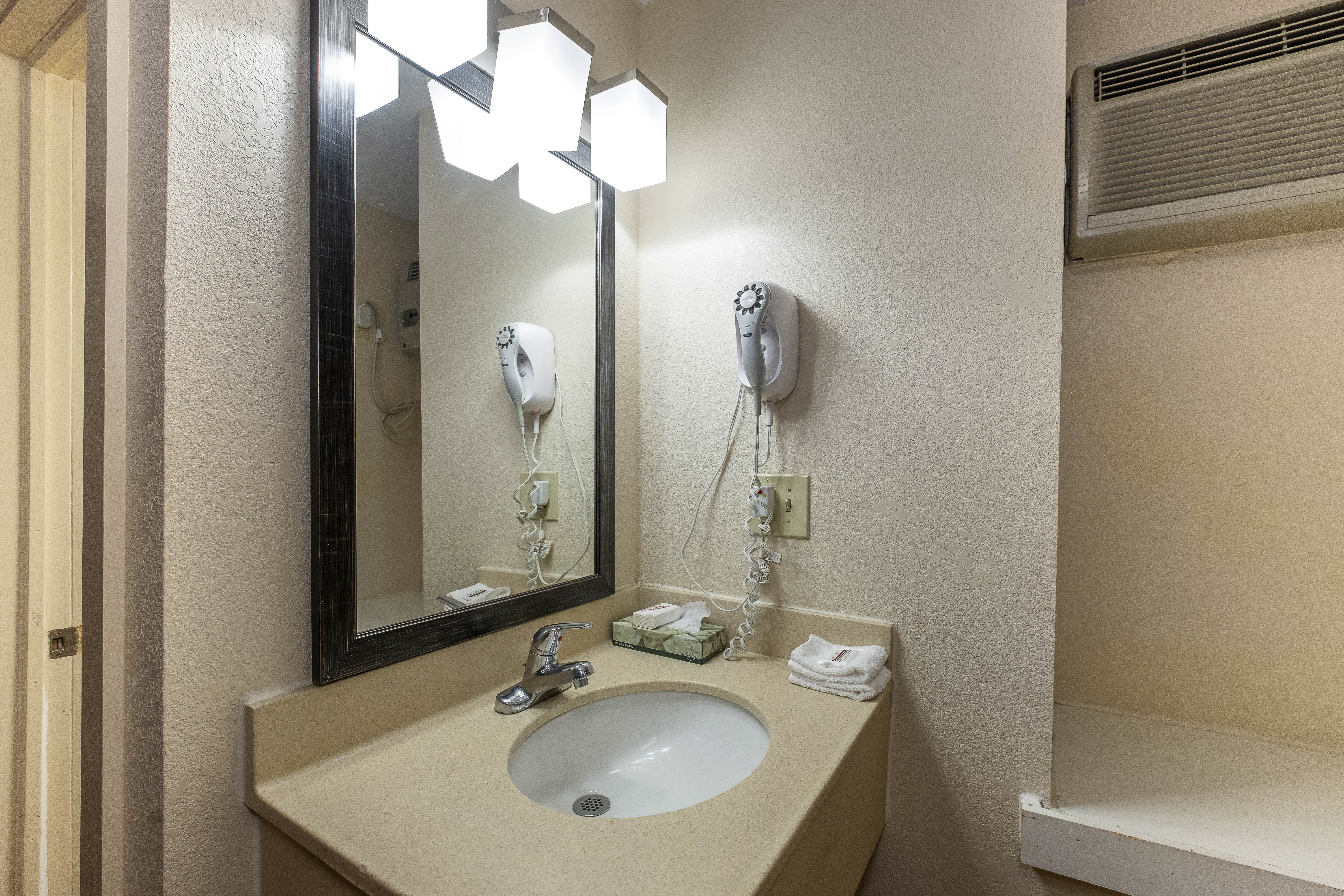 غرفة ديلوكس بسريرين مزدوجين، Red Roof Inn Neptune 7/8